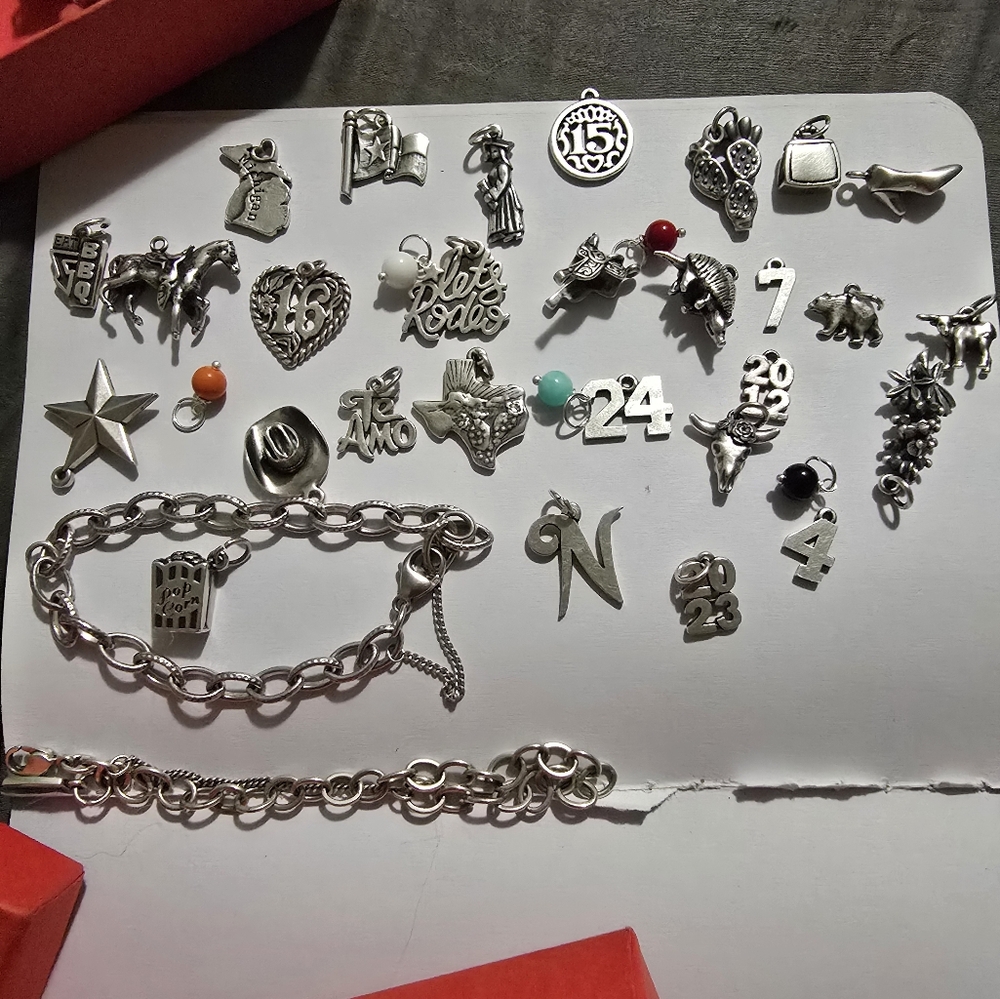 .james avery charms